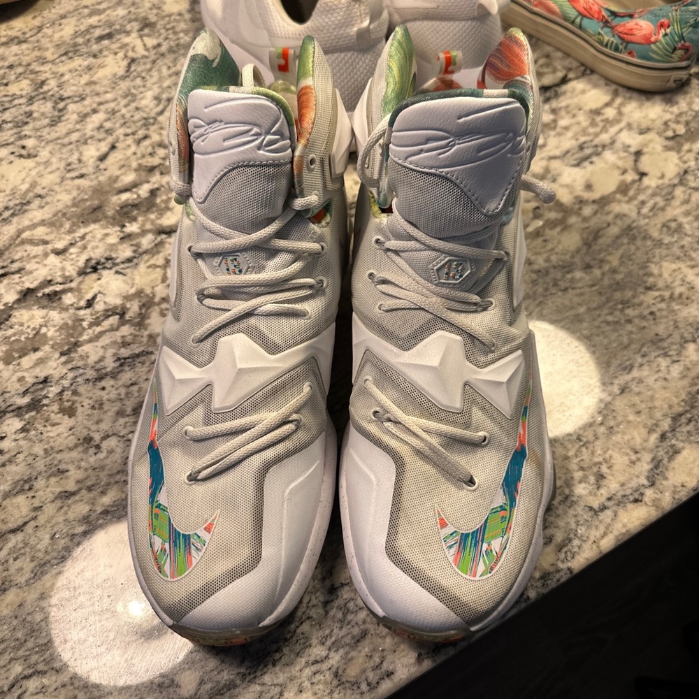 Size 13.5 Lebron 13 Easter - Picture 3 of 5